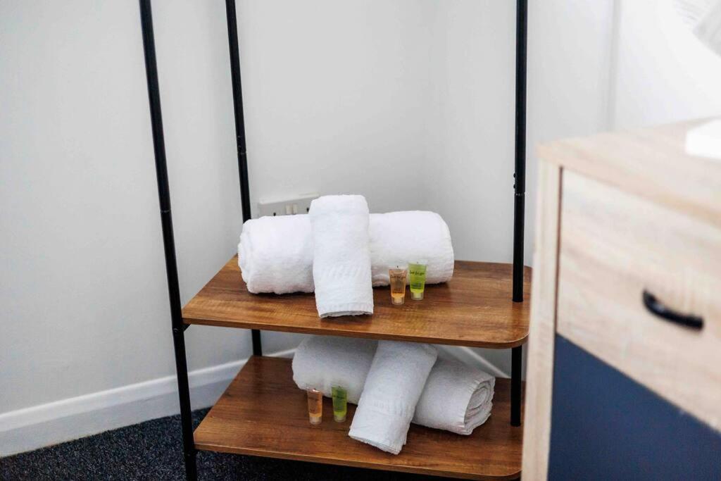 2 Bedroom House-Driveway - Bournemouth Hospital - Long Stay Discounts - Lima Apartments Ltd מראה חיצוני תמונה