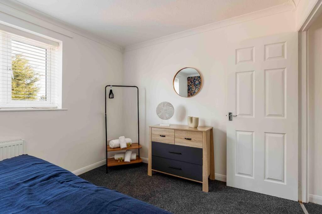 2 Bedroom House-Driveway - Bournemouth Hospital - Long Stay Discounts - Lima Apartments Ltd מראה חיצוני תמונה