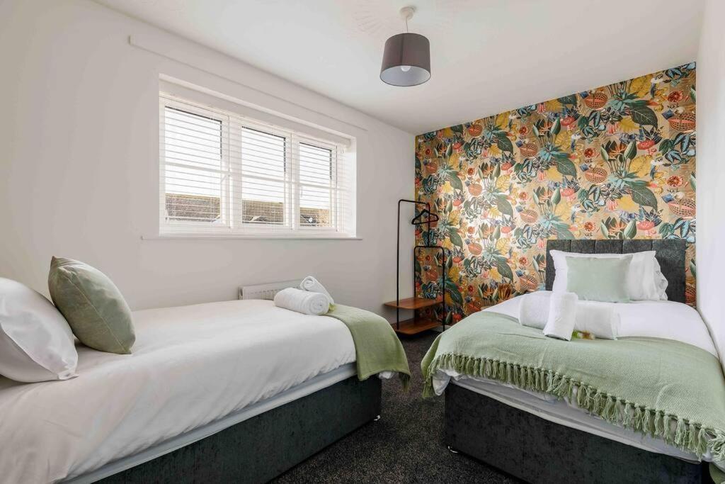2 Bedroom House-Driveway - Bournemouth Hospital - Long Stay Discounts - Lima Apartments Ltd מראה חיצוני תמונה